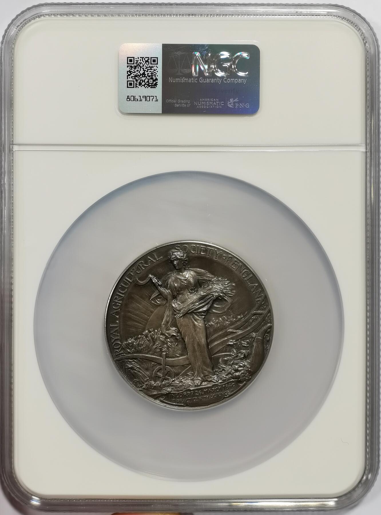 博洋堂“心向春光”2月精品大拍专场暨第160期（全场包邮） NGC MS63 唯一冠军！英国1927年皇家学院巨大银章，55mm尺寸，裸重97克，背面是极其精美的布列塔尼亚女神和学院风景刻画！