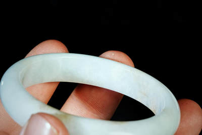 上海都达杂项专场四十七【全场包邮】  天然冰糯种翡翠（A货）蛋形手镯 附鉴定证书90-42