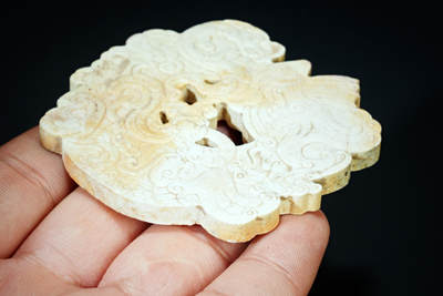 上海都达杂项专场四十七【全场包邮】  鸡骨白龙凤玉佩90-30