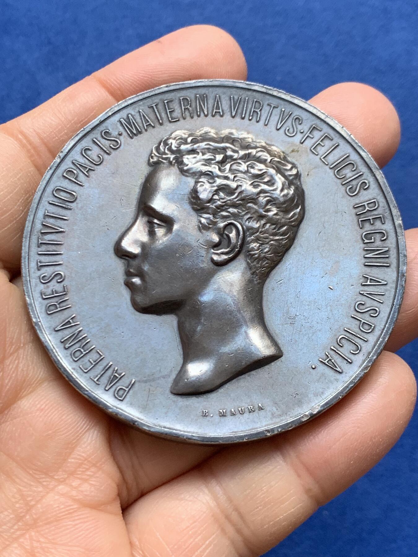 《竞宝斋》第465场 周日，周一，周二，3场连拍 （全场包邮）欢迎送拍 西班牙B.MAURA 1902年阿方索十三世头像天主教银章，108.1克，59.8mm，边有磕