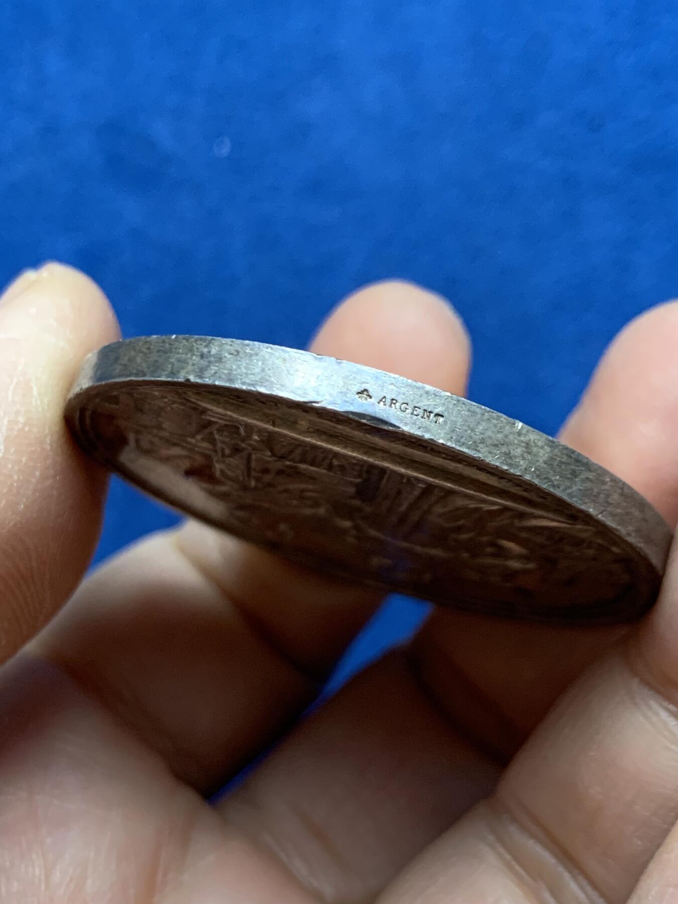 《竞宝斋》第465场 周日，周一，周二，3场连拍 （全场包邮）欢迎送拍 法国巴黎国家商会银章，44.45g，45.3mm，蜜蜂边铭