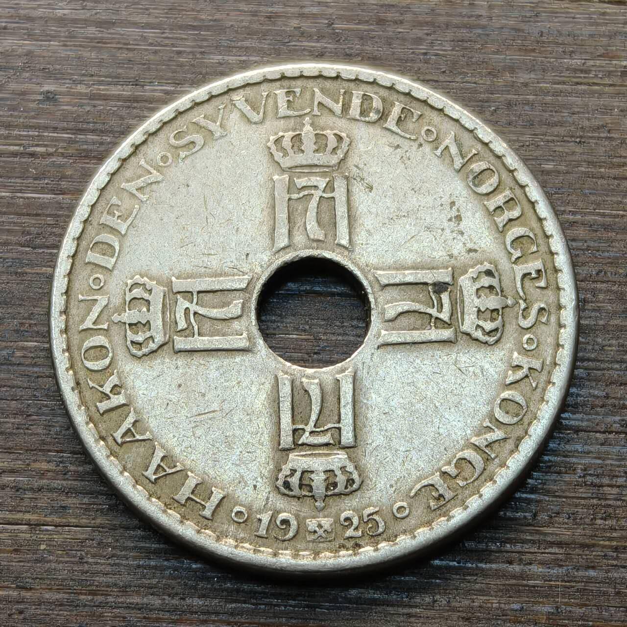 【本场4.12号发货】★第145★散币专场 不寄存，30包邮。不满30元，支付5元运费。《接受代拍 代送NGC评级》 75【无寄存】挪威 1925年 1克朗 中孔