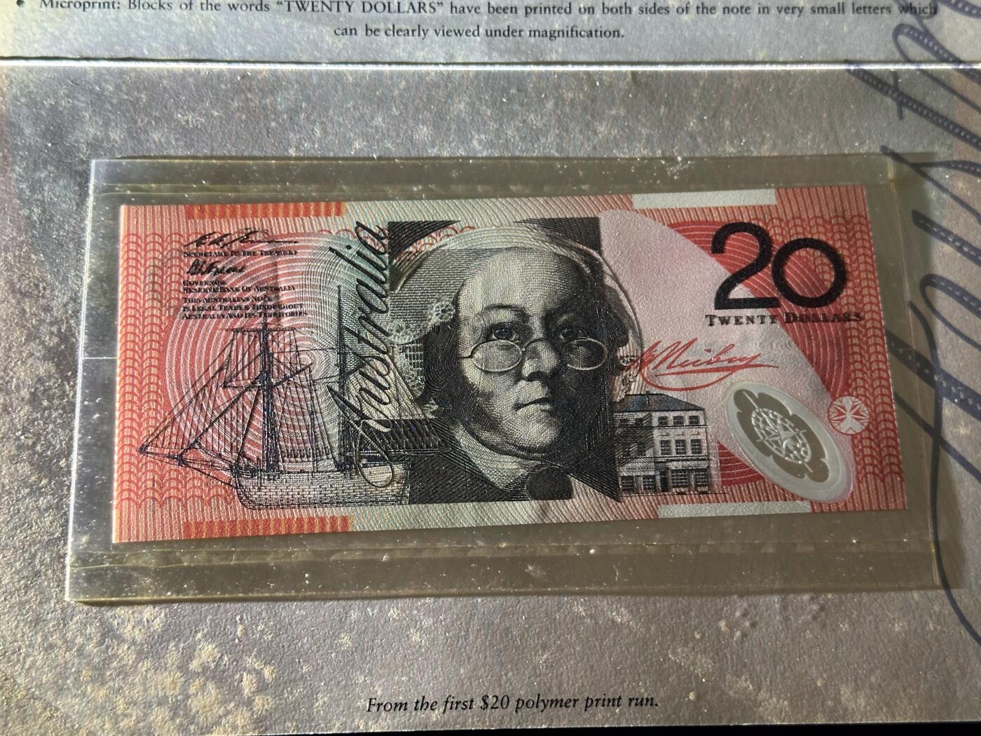 《外钞收藏家》第六百零八期（精选场）（本平台长期征集拍品、欢迎藏友们联系合作） 1994年澳大利亚20元 全新UNC 尾58 带册子