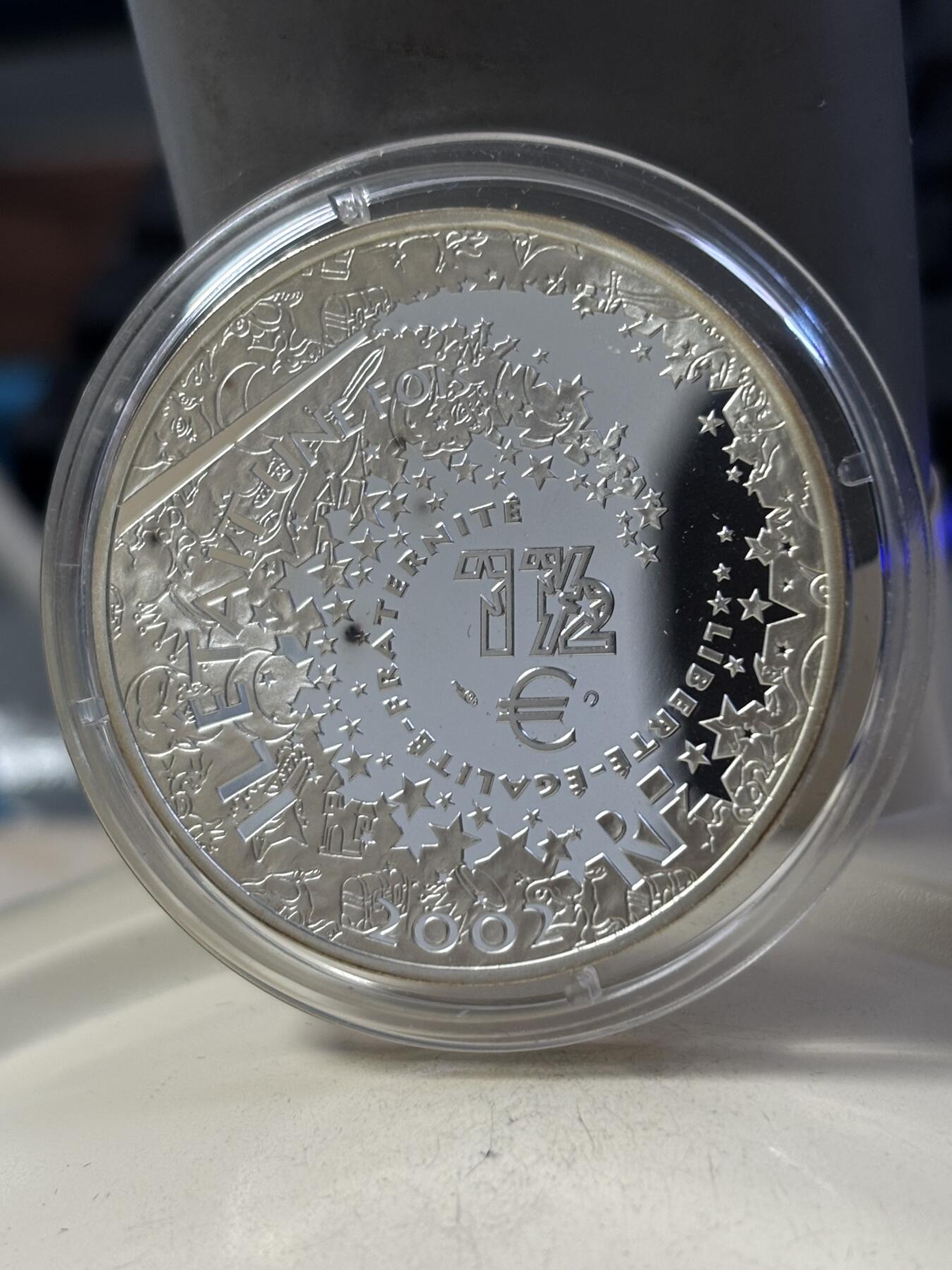 第190期拍卖 法国2002年1.5欧元部分珐琅彩精制银币 童话-白雪公主 22.2克900银 仅盒