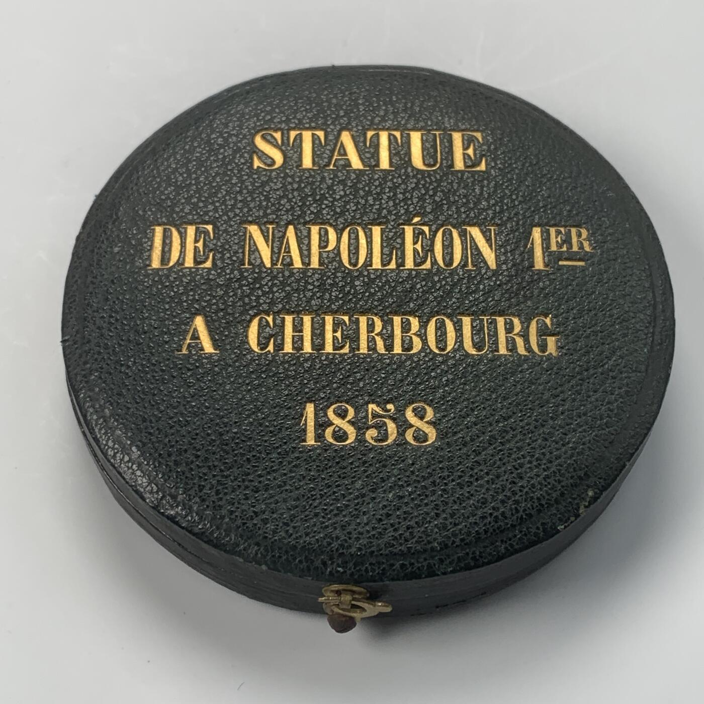 掌中浮雕-藏着的欧洲第052场 1858年拿破仑一世骑马雕像在瑟堡落成铜章 ，59.55 mm，原盒