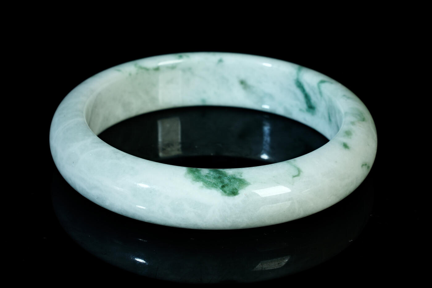 上海都达杂项专场二十一（全场包邮） 天然冰糯种飘绿翡翠（A货）贵妃手镯 附鉴定证书90-49