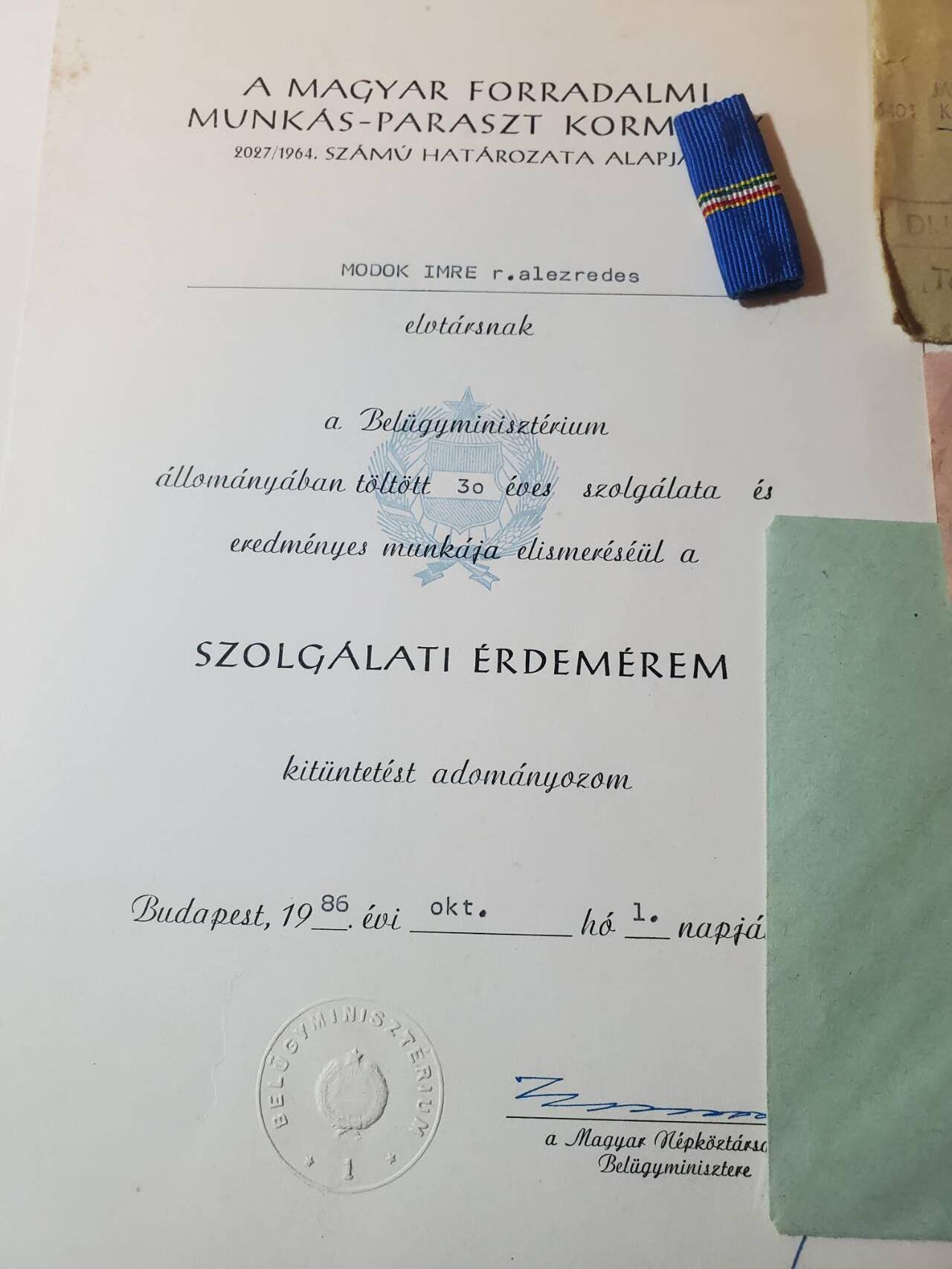 韵星假日军品类拍卖第三十九期暨默多克中校夫妇专场 -- Rimey Holidays Militaria Auction 39 & The Modoks Collection  匈牙利人民共和国人民军服务30年奖章证书+佩戴证明 带原函件 维护国家安全奖章略 信件