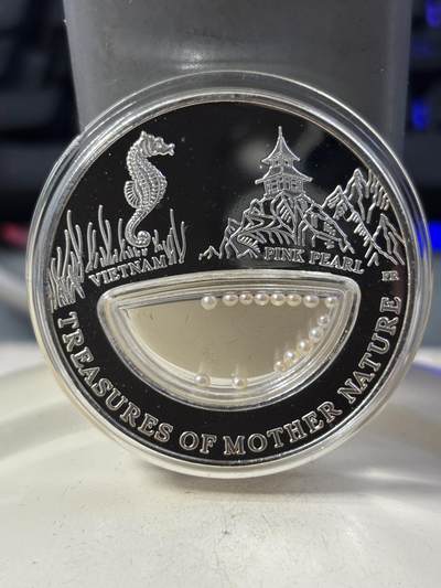 第190期拍卖 - 斐济2012年1元精制银币 自然母亲的宝藏-粉珍珠 20克999 发行量：999 盒证全