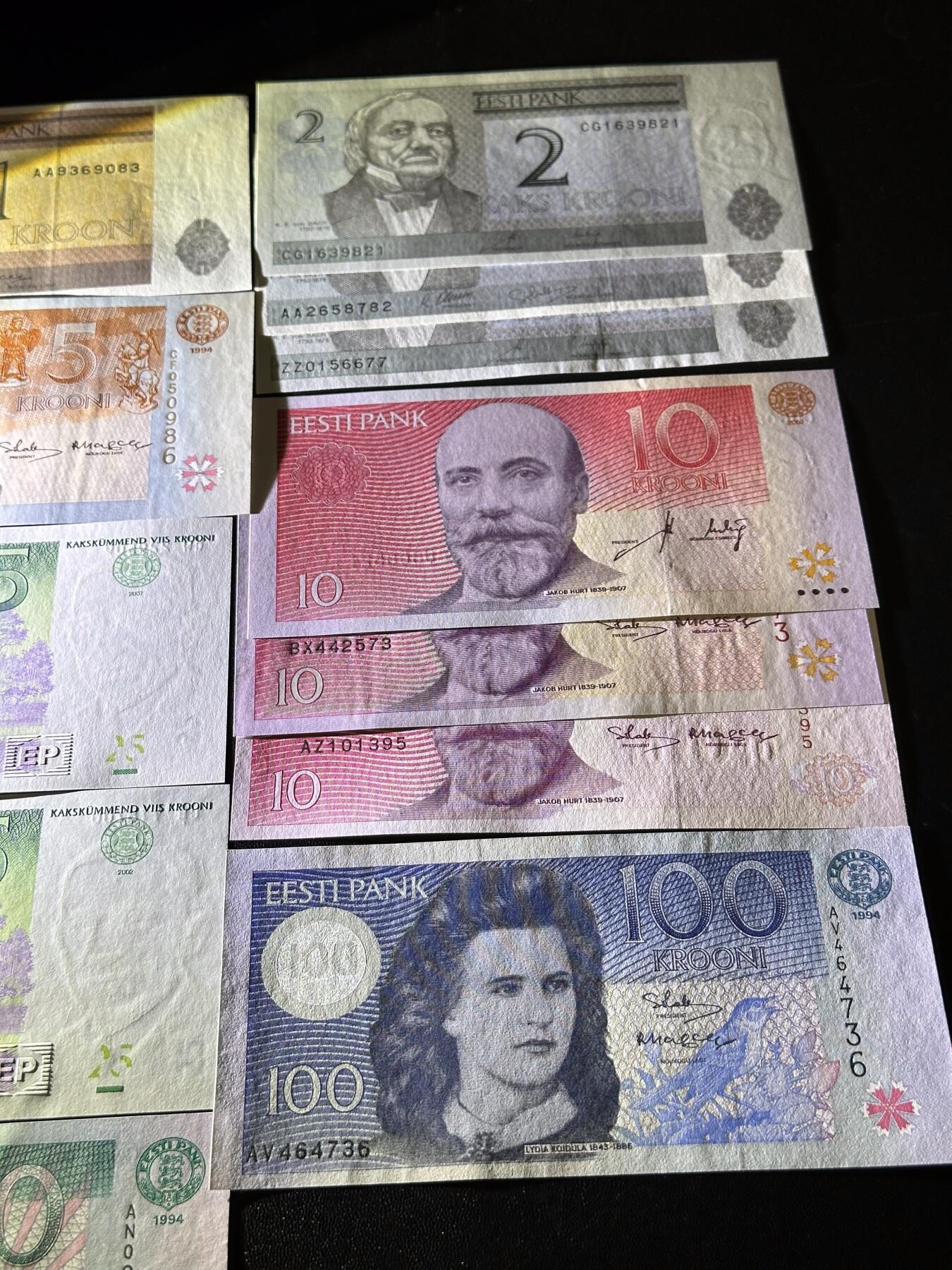 《外钞收藏家》第六百零八期（精选场）（本平台长期征集拍品、欢迎藏友们联系合作） 爱沙尼亚1-100克朗 12张一起（2、10、25克朗有多版本） 全新UNC