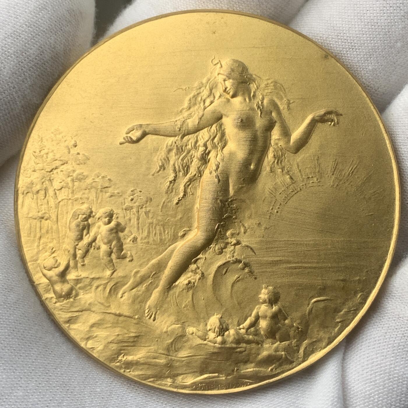 掌中浮雕-藏着的欧洲第052场 英国“1910年伦敦国际（艺术与工业）博览会”镀金铜章 ，60mm