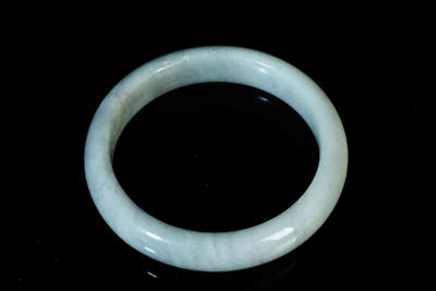 上海都达杂项专场四十七【全场包邮】  天然和田玉青花籽料贵妃手镯90-53