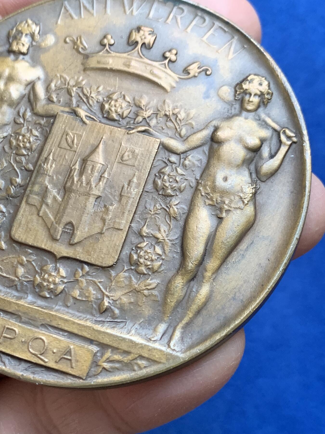 《竞宝斋》第465场 周日，周一，周二，3场连拍 （全场包邮）欢迎送拍 比利时1937年安特卫普慈善圣诞节铜质奖章，107.3g，69.3mm