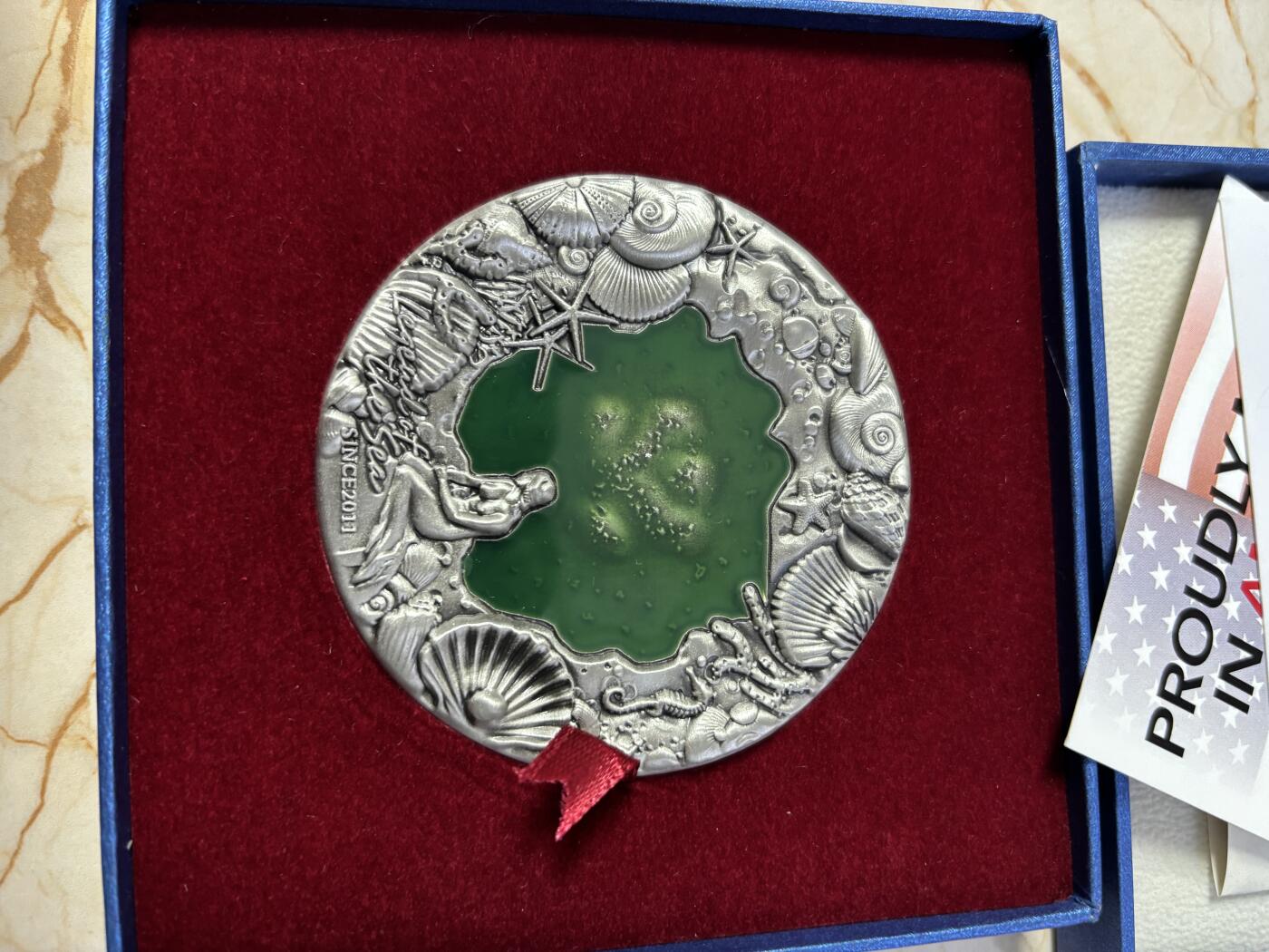 第190期拍卖 海洋传奇白铜珐琅彩铜章，直径76毫米，重197克