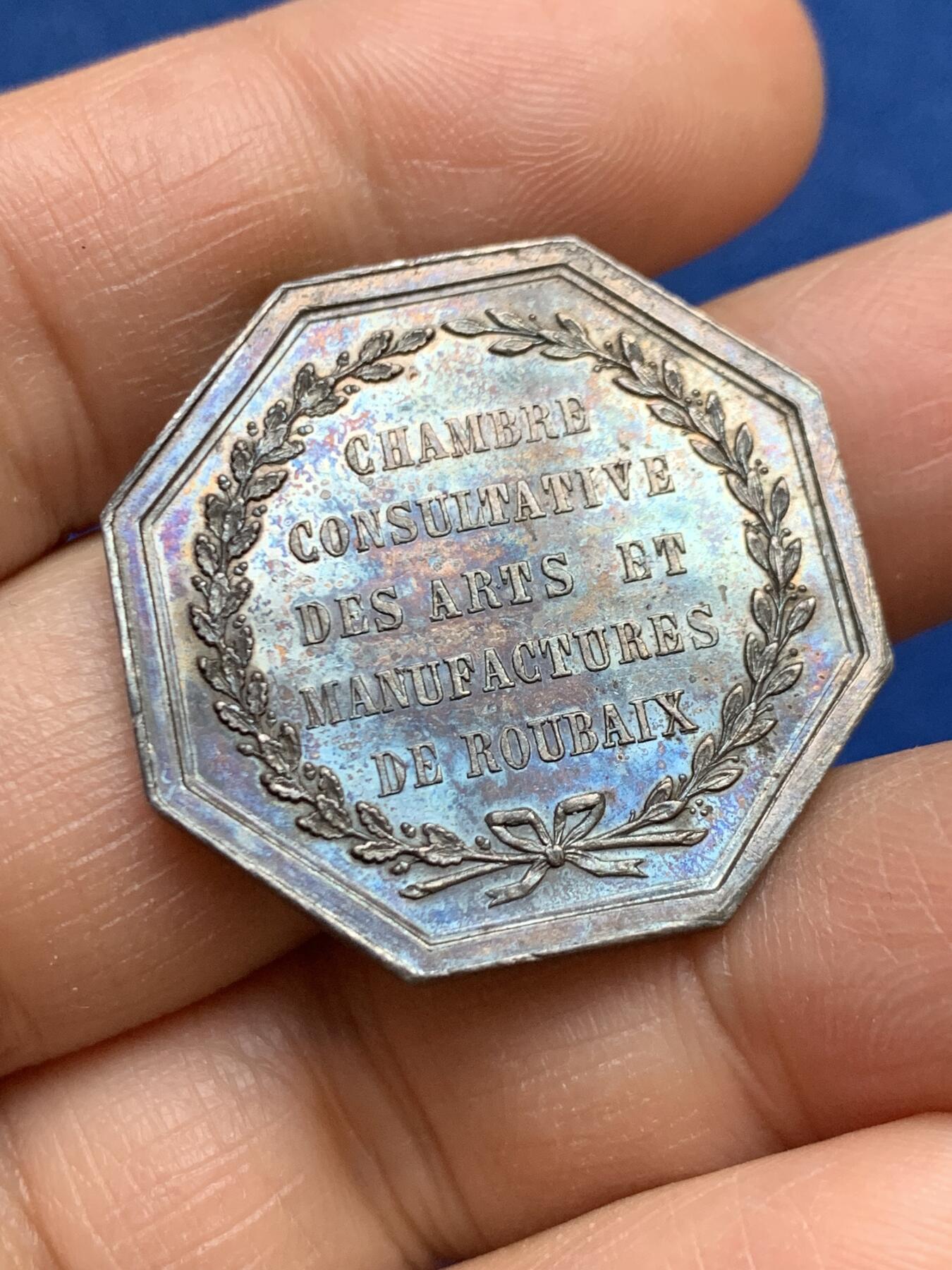 《竞宝斋》第465场 周日，周一，周二，3场连拍 （全场包邮）欢迎送拍 法国八角银章，政府专员，12.42g，30.8mm，手指边铭