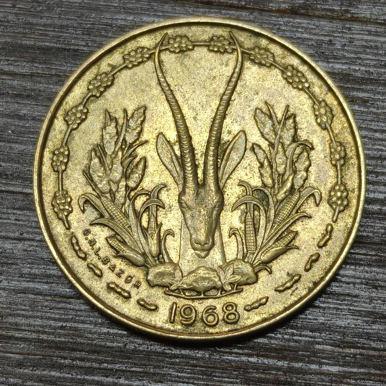 【本场4.12号发货】★第145★散币专场 不寄存，30包邮。不满30元，支付5元运费。《接受代拍 代送NGC评级》 83【无寄存】西非 1968年 10法郎 铜币