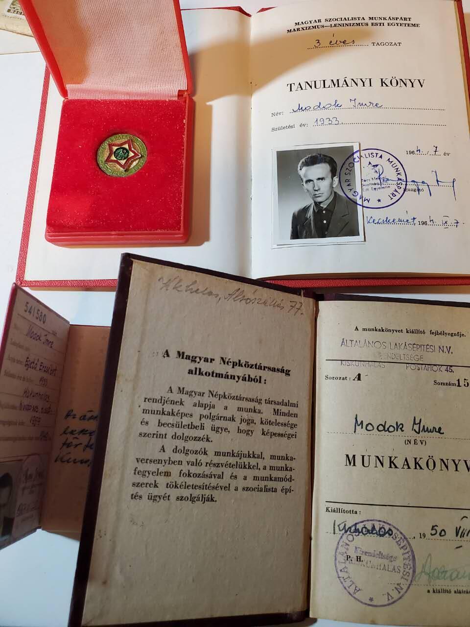 韵星假日军品类拍卖第三十九期暨默多克中校夫妇专场 -- Rimey Holidays Militaria Auction 39 & The Modoks Collection  匈牙利人民共和国默多克10年社会服务奖章带证书 马克思大学党政学习证书匈牙利社会主义工人党党证 良好行为记录证书（拉克西时期）  