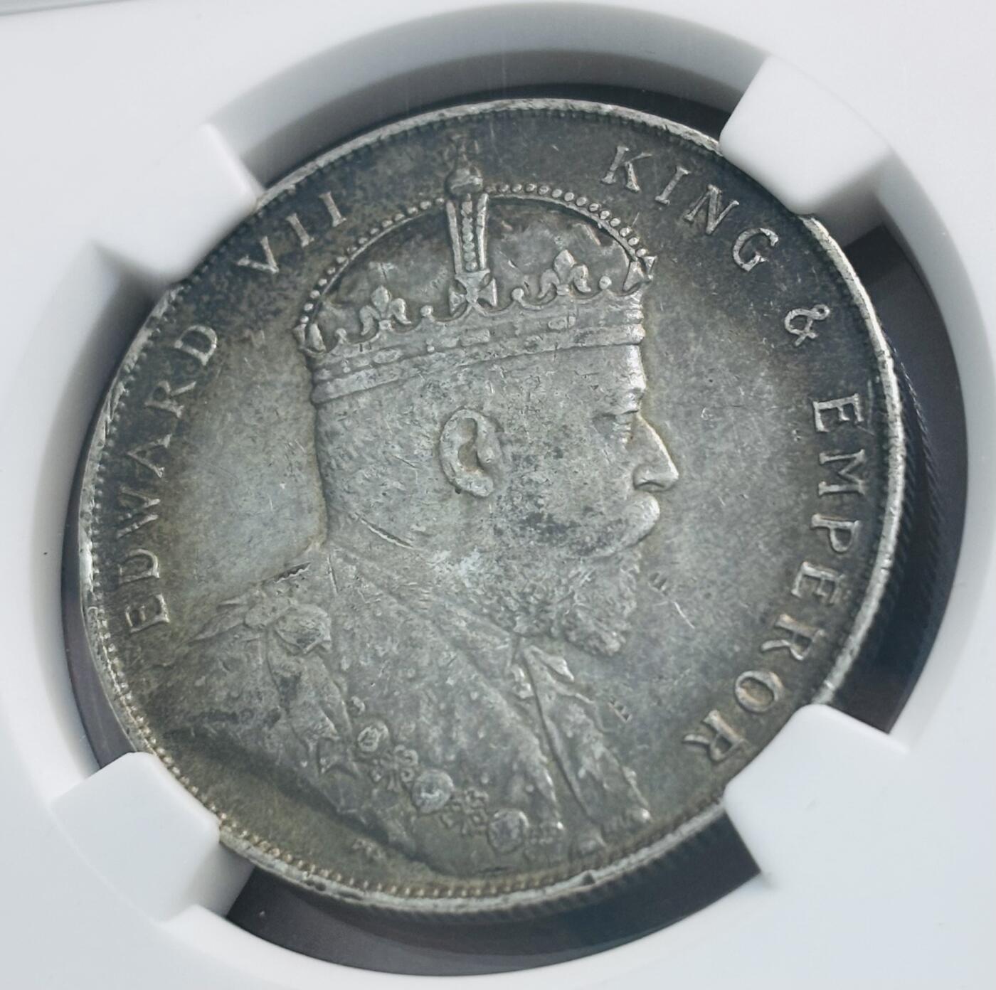 【金马踏春，泉马奔腾】2026 年新年贺岁场，（定于年初五接财神截拍）祝各位老板马到成功，马上有钱，愿岁岁平安喜乐顺遂 1908 年英属海峡殖民地爱德华七世一元银元 NGC 评级 XF45 分，原汁原味流通包浆，本身发行年份也不多，一直受到众多藏友追捧热门品种