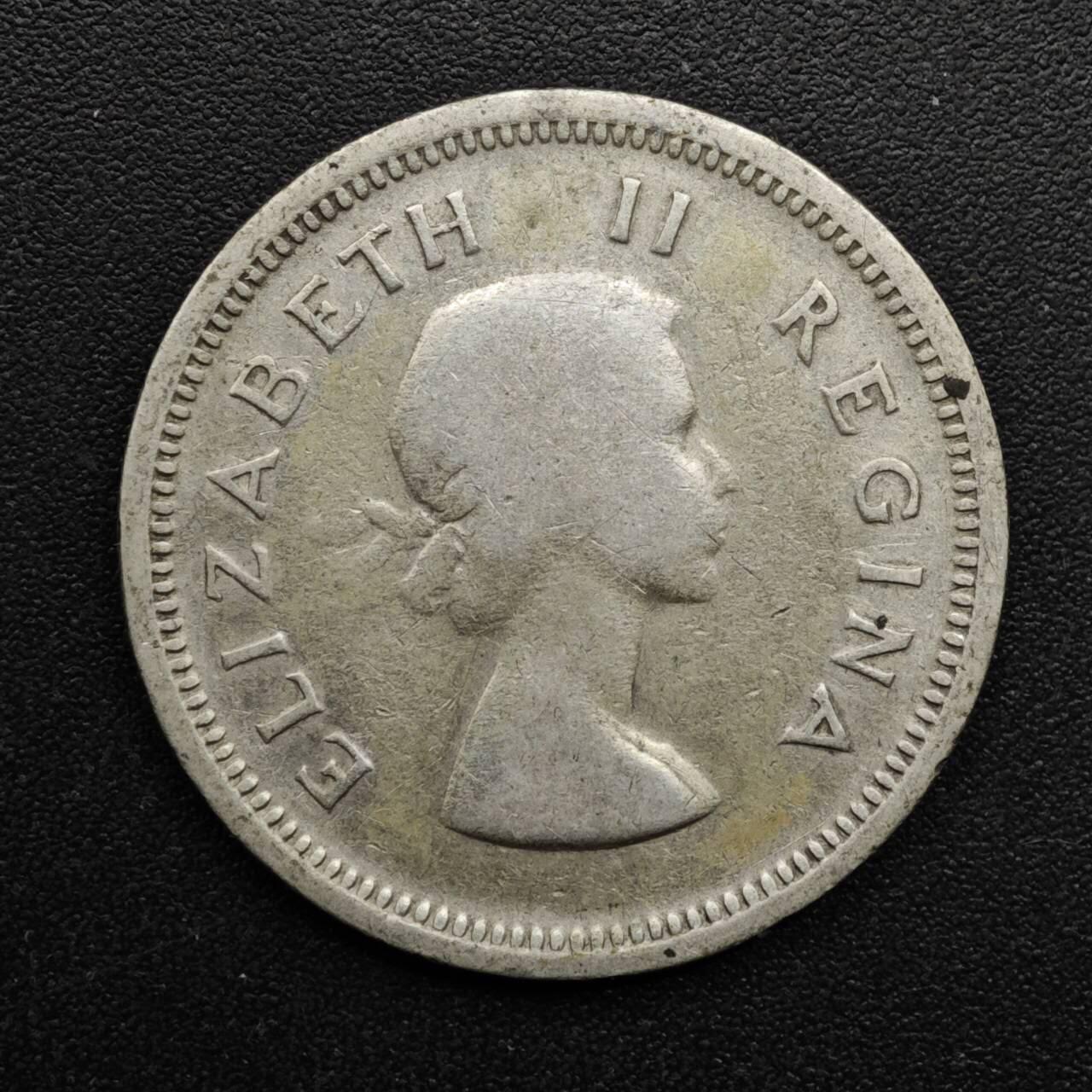 【淘币小摊】实时拍第八百六十三拍   小银币散币场   年前最后一周 之前的预留小年前全部发出 请更换最新收货地址  南非1957年伊丽莎白二世一先令银币