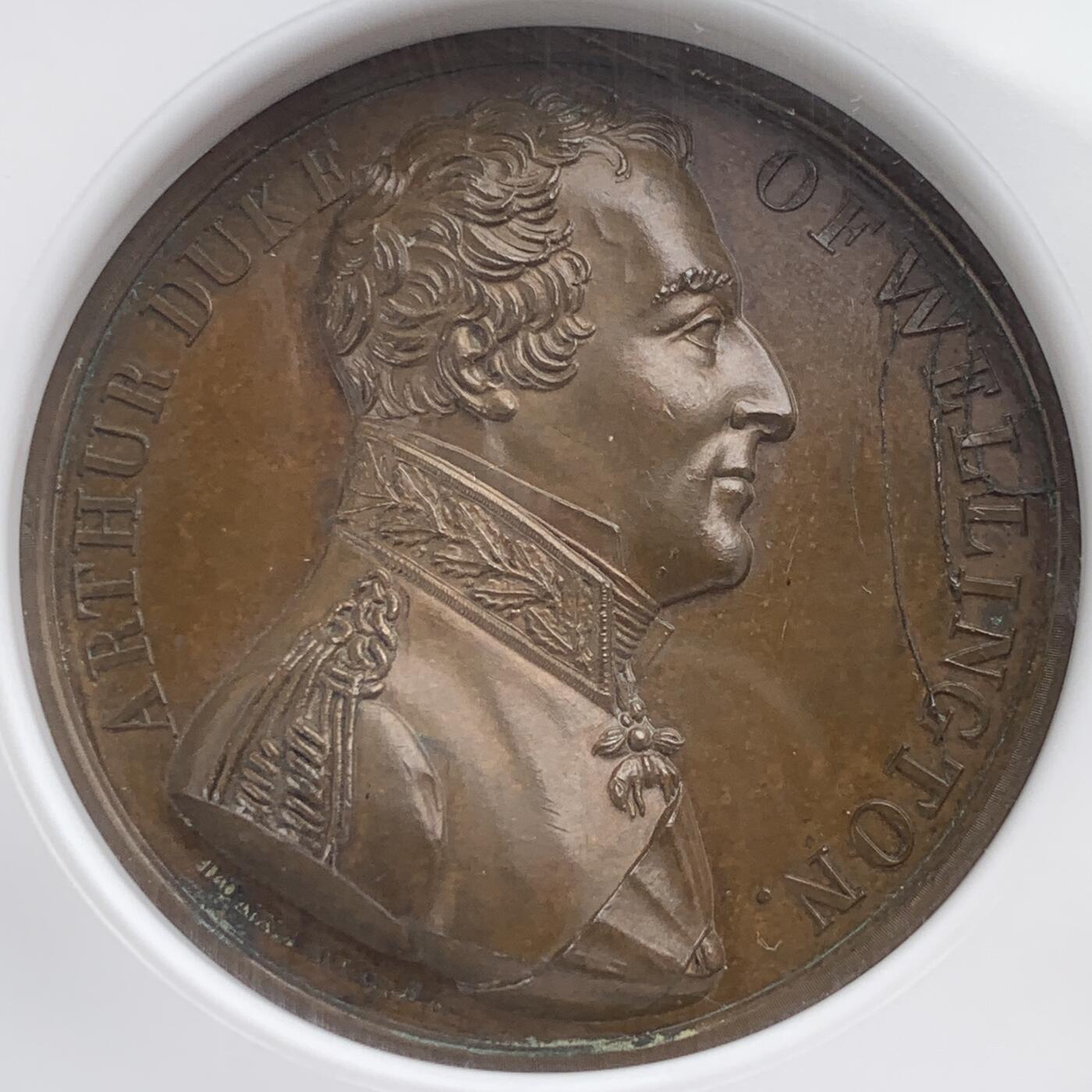 掌中浮雕-藏着的欧洲第052场 NGC MS64 : 1813年英国维多利亚战役纪念铜章，41mm，图案精美