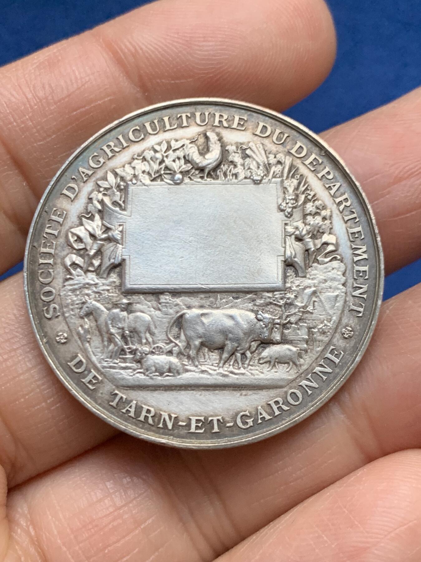 《竞宝斋》第465场 周日，周一，周二，3场连拍 （全场包邮）欢迎送拍 法国花环玛丽安娜银章带环彩，直径36.4mm，argent950银，21.1克