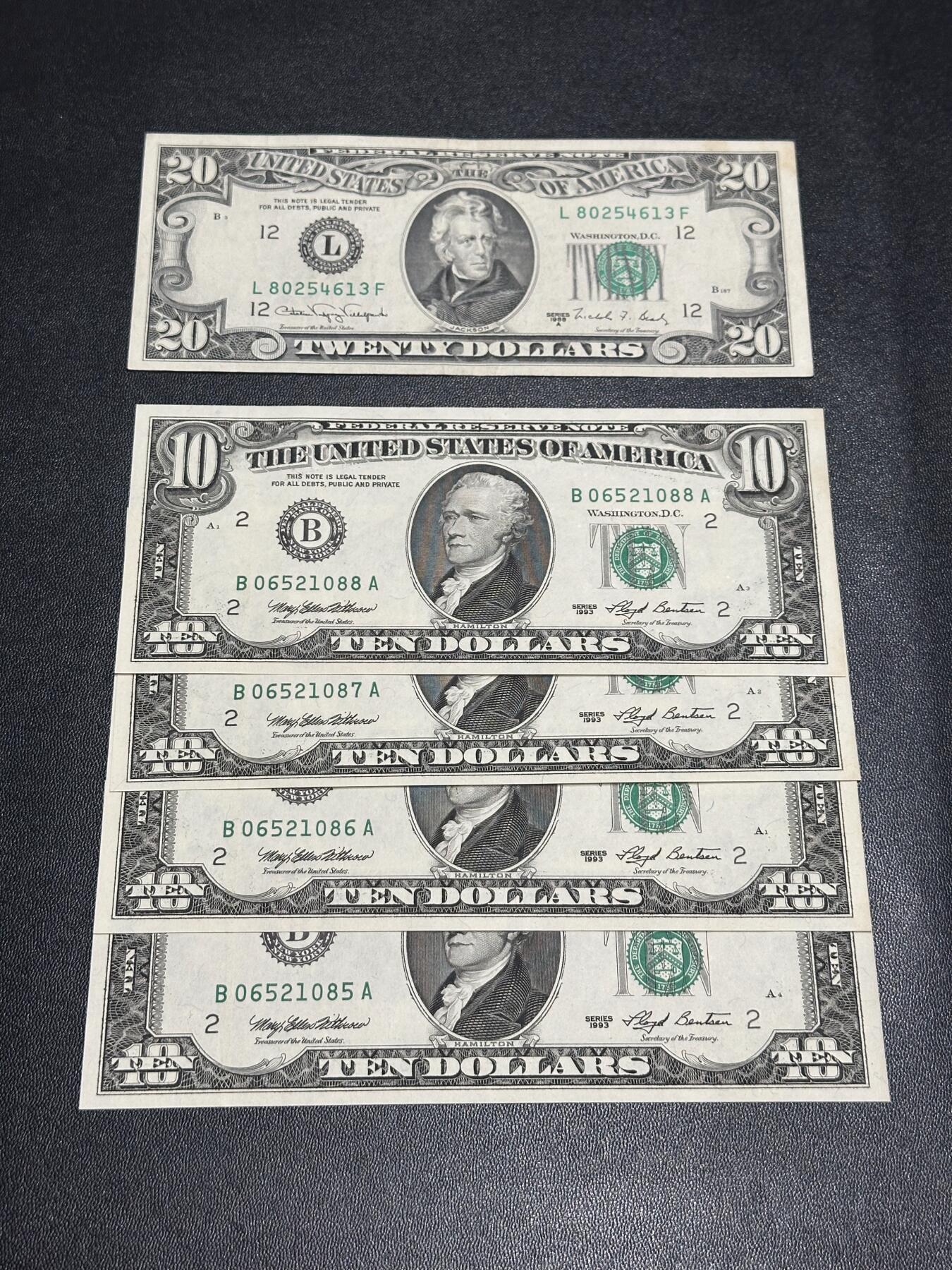 《外钞收藏家》第六百零八期（精选场）（本平台长期征集拍品、欢迎藏友们联系合作） 1993年美国小头版10美元 4连号无折但有黄斑加1988年20美元流通品一起