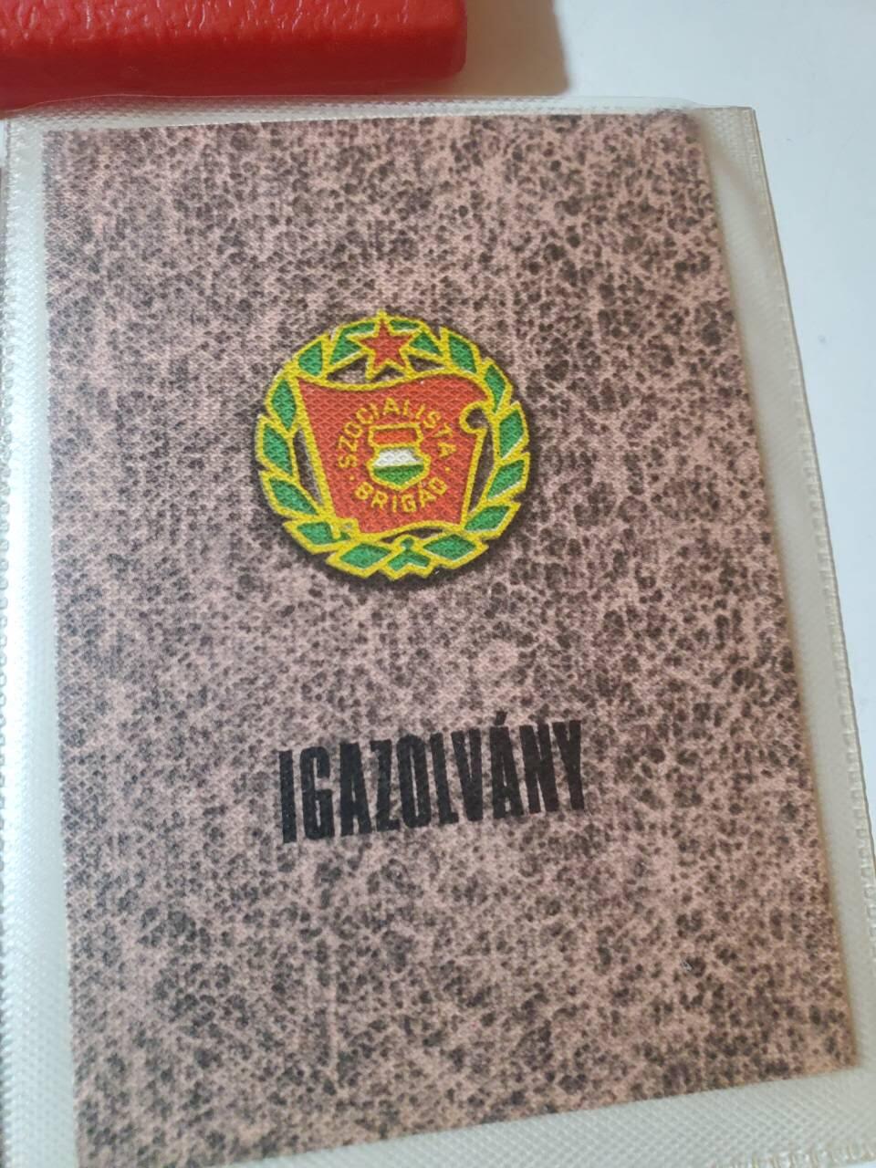 韵星假日军品类拍卖第三十九期暨默多克中校夫妇专场 -- Rimey Holidays Militaria Auction 39 & The Modoks Collection  匈牙利人民共和国默多克中校特级社会主义建设旅奖章带mini盒、证书一套 和军官证 军官证书非常稀少