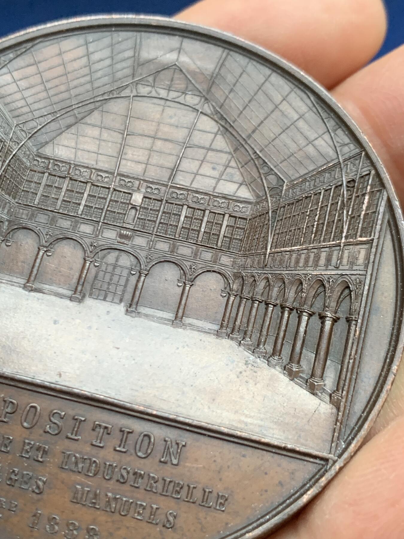 《竞宝斋》第465场 周日，周一，周二，3场连拍 （全场包邮）欢迎送拍 比利时1888年图尔奈纺织会展中心艺术展览建筑铜奖，106.3，60mm