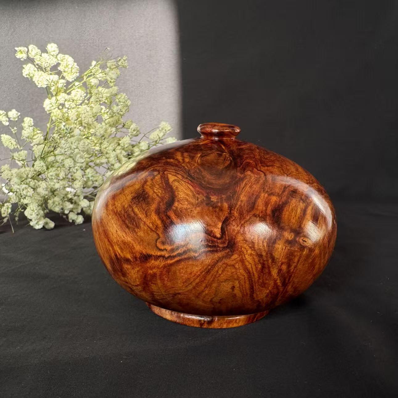 零元拍：越南黄花梨实心花瓶,几乎能达到紫油梨的程度了，根料制成，尺寸约：98.5/74MM。花纹太美了吧