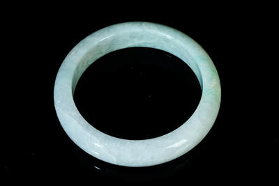 上海都达杂项专场四十七【全场包邮】  天然冰糯种翡翠（A货）贵妃手镯 附鉴定证书