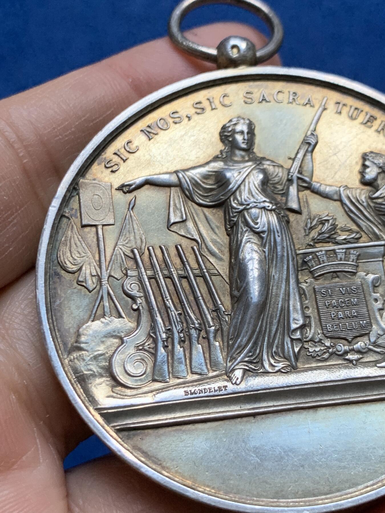 《竞宝斋》第465场 周日，周一，周二，3场连拍 （全场包邮）欢迎送拍 法国普雷尼亚克射击协会镀金银章，62.1g，55.4mm，提钮有野猪头标，侧面有菱形标