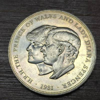 【本场4.12号发货】★第145★散币专场 不寄存，30包邮。不满30元，支付5元运费。《接受代拍 代送NGC评级》 - 47【无寄存】戴安娜和查尔斯 英国 1克朗 1981年 皇家婚礼纪念币