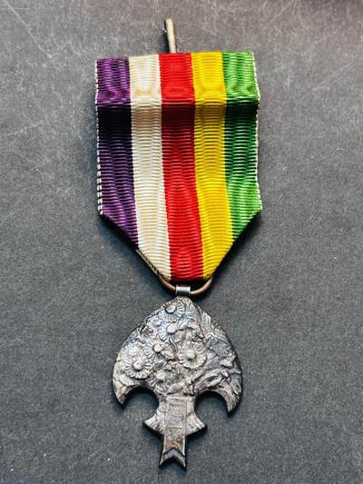 【金马踏春，泉马奔腾】2026 年新年贺岁场，（定于年初五接财神截拍）祝各位老板马到成功，马上有钱，愿岁岁平安喜乐顺遂 - 伪满洲国纪念章