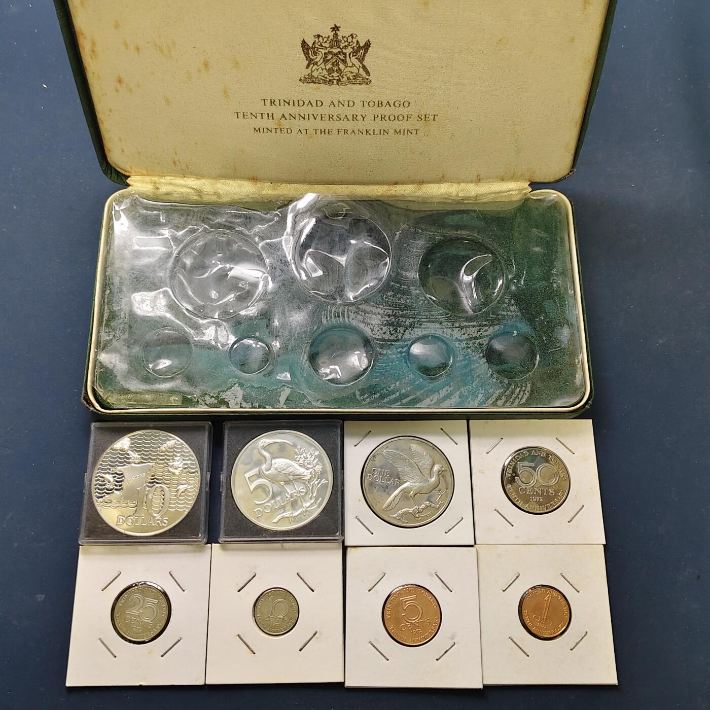 【全场包邮】纯粹捡漏拍501场-持续更新中 特立尼达和多巴哥1972年独立十周年纪念版官方精制套币-含2枚银币【42毫米35.12克92.5%+40毫米29.7克92.5%】-原盒（封装破损）