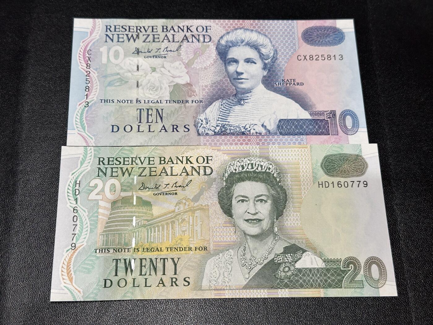 《外钞收藏家》第六百零八期（精选场）（本平台长期征集拍品、欢迎藏友们联系合作） 新西兰纸币版10和20元 2张一起 全新UNC