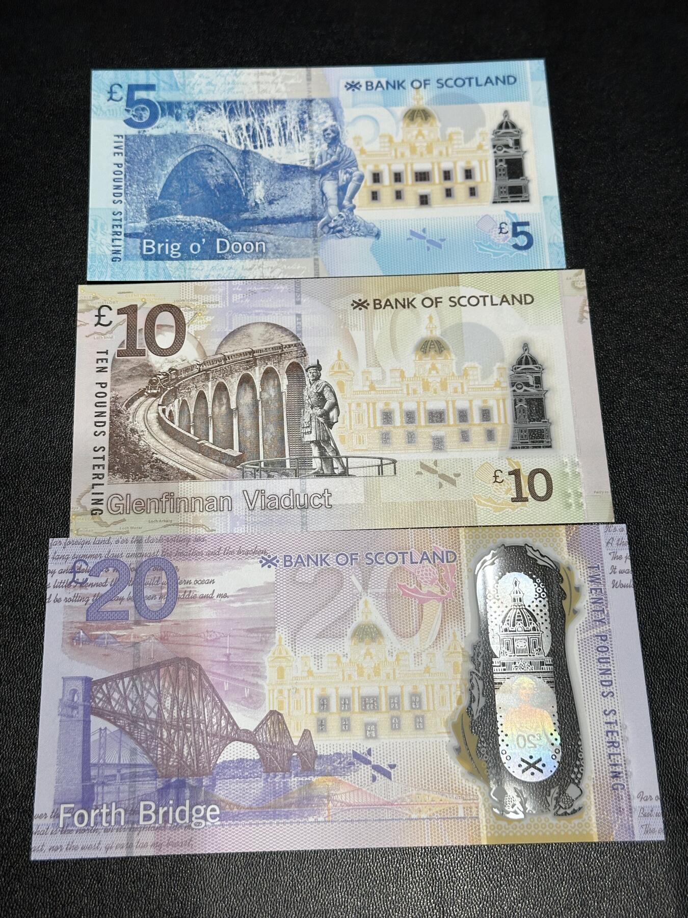 《外钞收藏家》第六百零八期（精选场）（本平台长期征集拍品、欢迎藏友们联系合作） 苏格兰5、10、20镑3张一起 全新UNC 5镑是AA冠