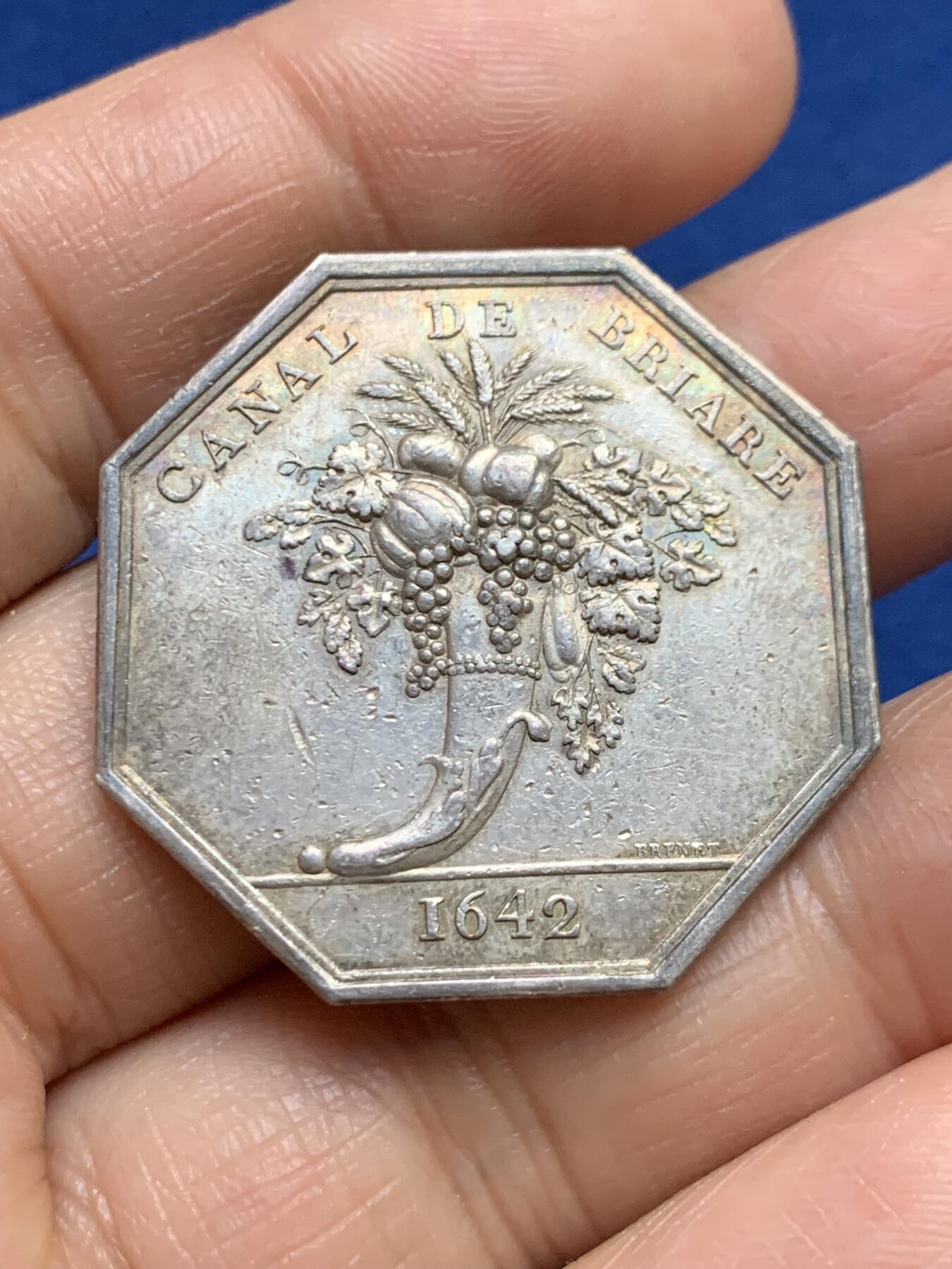 《竞宝斋》第465场 周日，周一，周二，3场连拍 （全场包邮）欢迎送拍 法国八角银章，布里亚尔运河，三河神，16.33g，34.1mm，早期无边铭