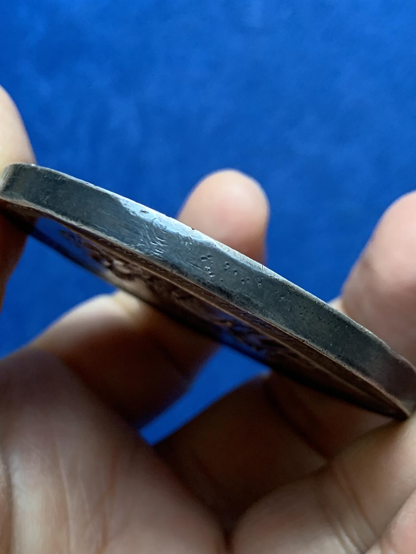 《竞宝斋》第465场 周日，周一，周二，3场连拍 （全场包邮）欢迎送拍 西班牙B.MAURA 1902年阿方索十三世头像天主教银章，108.1克，59.8mm，边有磕