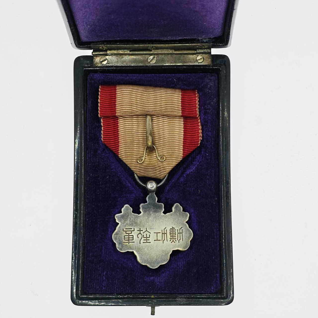 2026年2月8日拍卖 日本白叶勋章，银质带盒