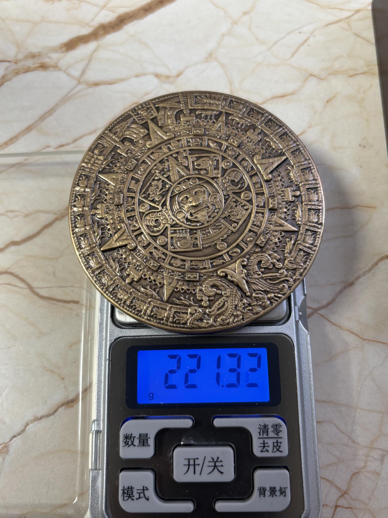 第190期拍卖 国外发行玛雅语言长计数日历大铜章带盒，75毫米，重221.32克