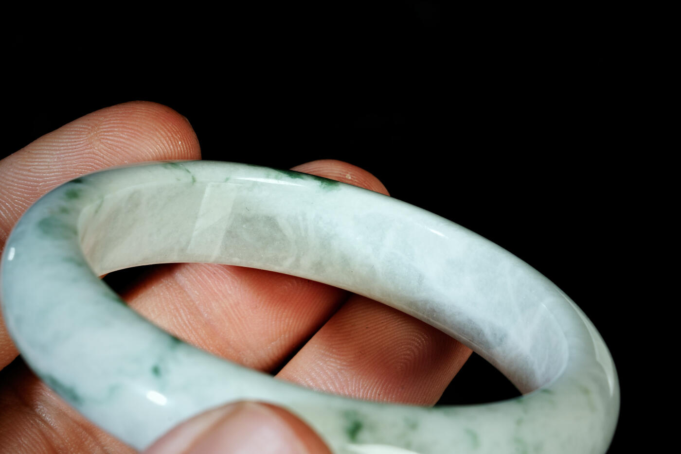 上海都达杂项专场二十一（全场包邮） 天然冰糯种飘绿翡翠（A货）贵妃手镯 附鉴定证书90-49