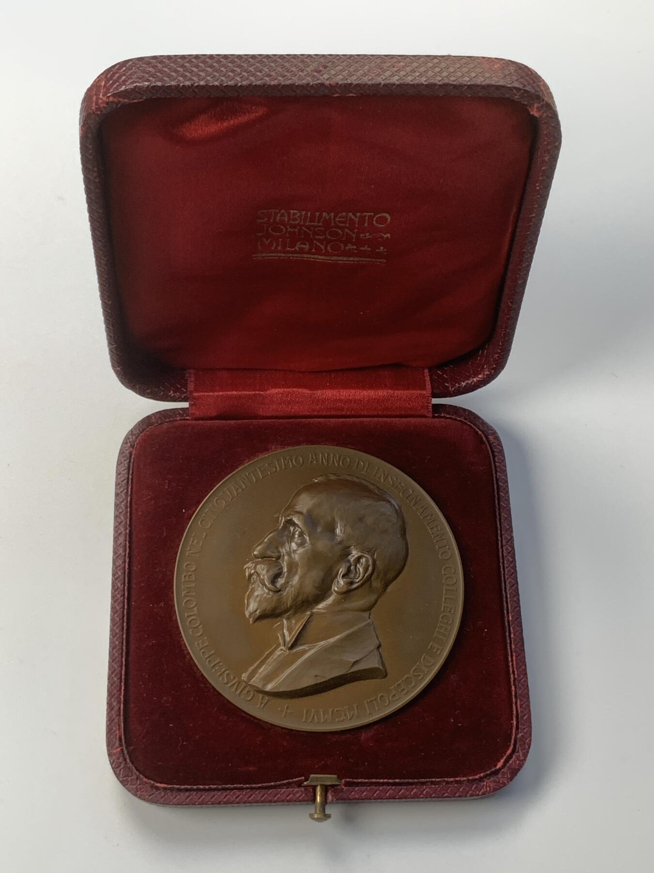 掌中浮雕-藏着的欧洲第052场 1906年意大利米兰理工学院50周年纪念铜章，67mm，原盒，背面场景：拉斐尔名画《雅典学院》局部