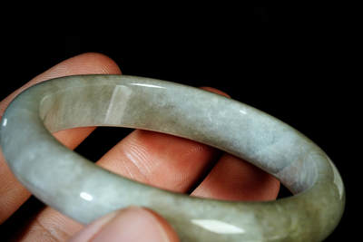 上海都达杂项专场四十七【全场包邮】  天然 翡翠（A货）贵妃手镯 附鉴定证书90-51