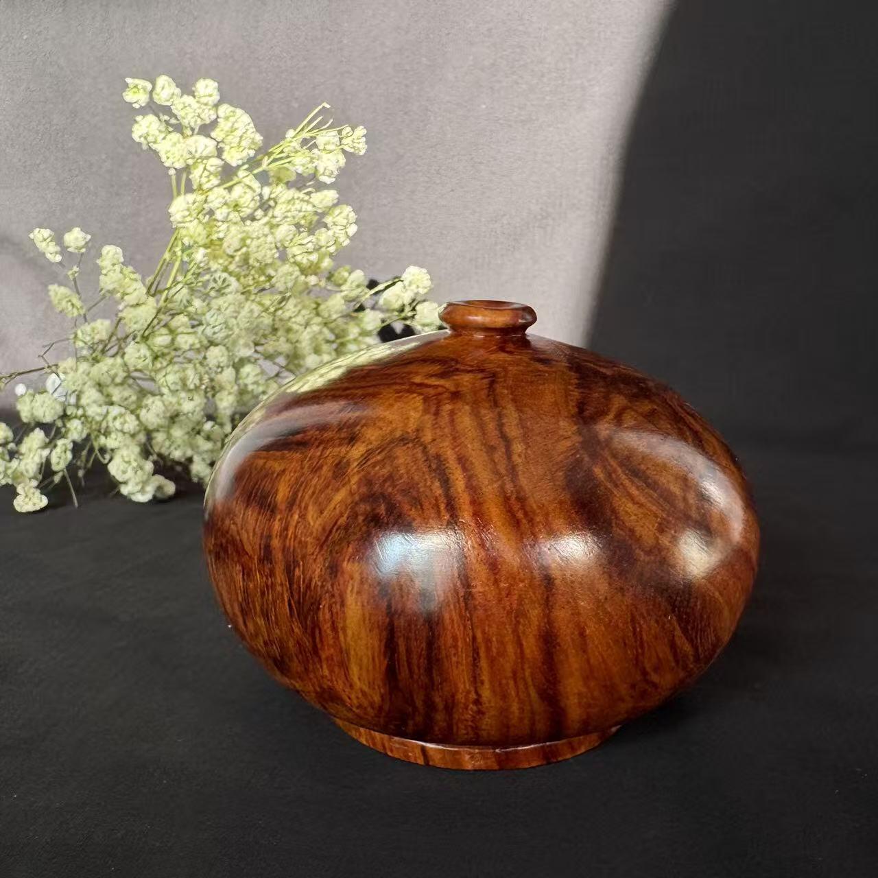 零元拍：越南黄花梨实心花瓶,几乎能达到紫油梨的程度了，根料制成，尺寸约：98.5/74MM。花纹太美了吧