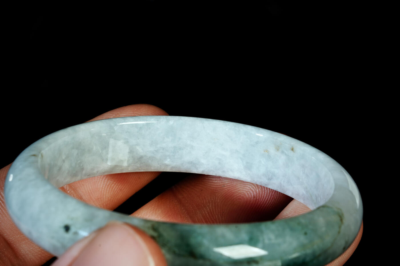 上海都达杂项专场二十一（全场包邮） 天然冰糯种带绿翡翠（A货）蛋形手镯 附鉴定证书天然冰糯种带绿翡翠（A货）蛋形手镯 附鉴定证书90-41