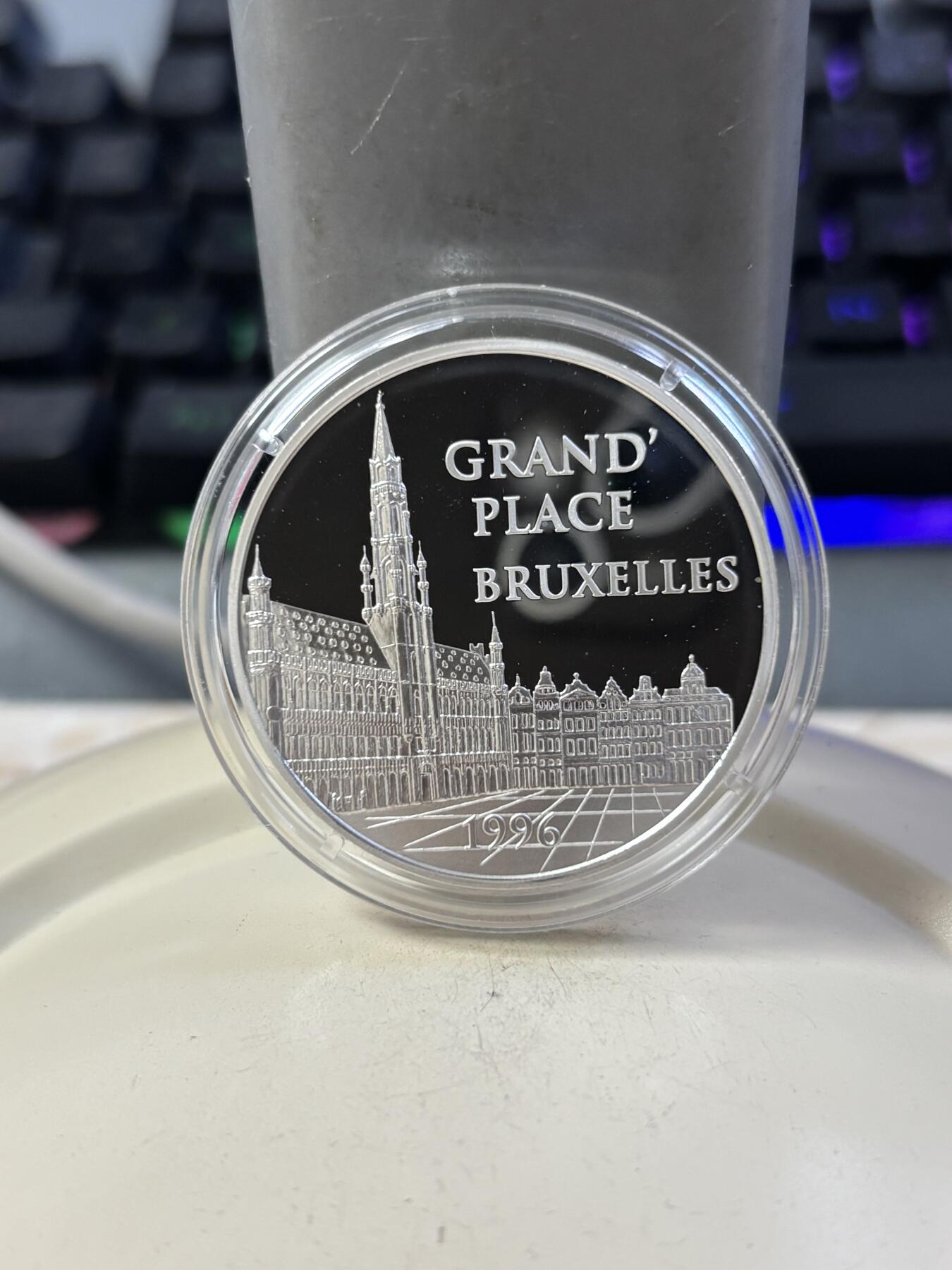 第190期拍卖 法国1996年100法郎/15欧元双面值精制银币 欧洲著名地表-比利时大广场 22.2克900银 发行量：2万 带证