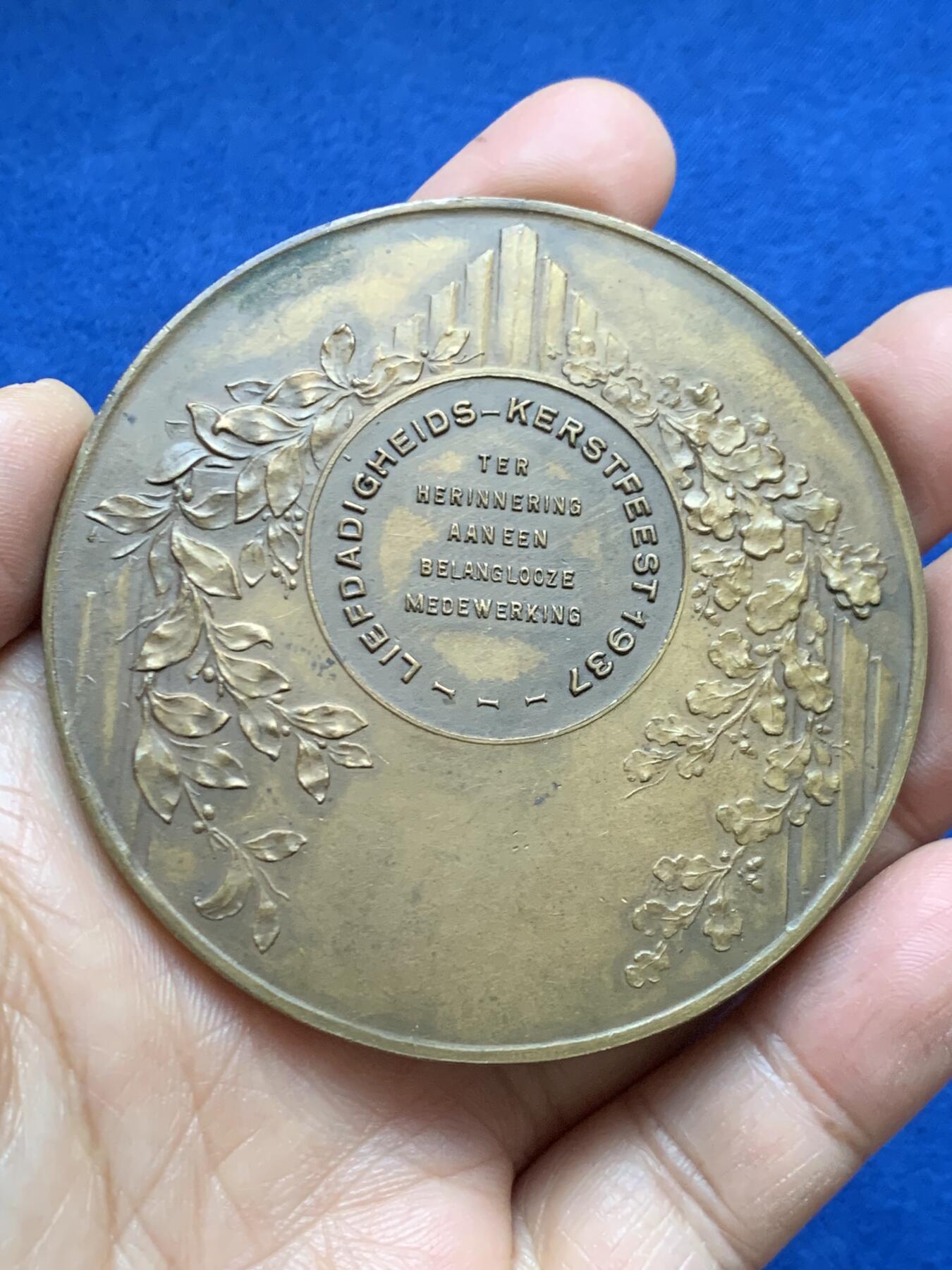 《竞宝斋》第465场 周日，周一，周二，3场连拍 （全场包邮）欢迎送拍 比利时1937年安特卫普慈善圣诞节铜质奖章，107.3g，69.3mm