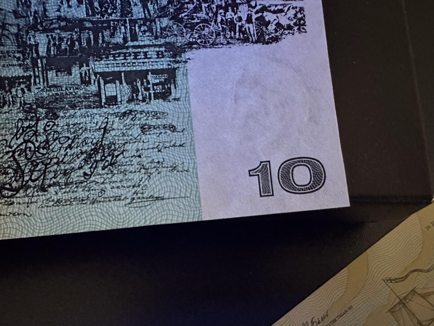 《外钞收藏家》第六百零八期（精选场）（本平台长期征集拍品、欢迎藏友们联系合作） 澳大利亚纸币版10元 全新不绝+88年10元塑料钞纪念钞全新