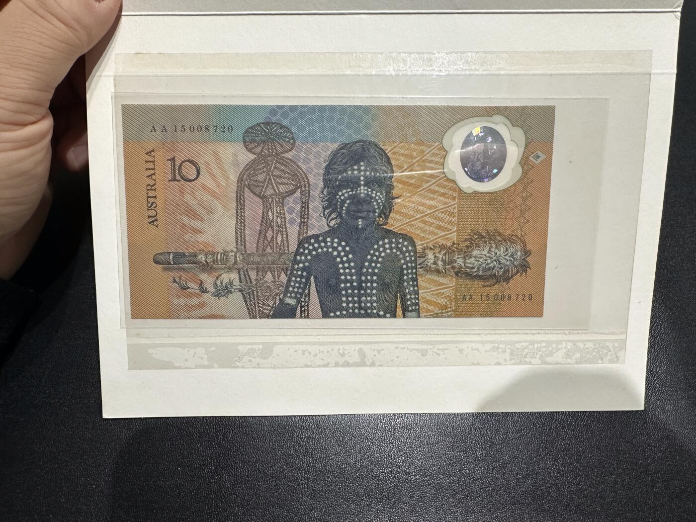 《外钞收藏家》第六百零八期（精选场）（本平台长期征集拍品、欢迎藏友们联系合作） 1988年澳大利亚10元 纪念钞 AA冠 带册子