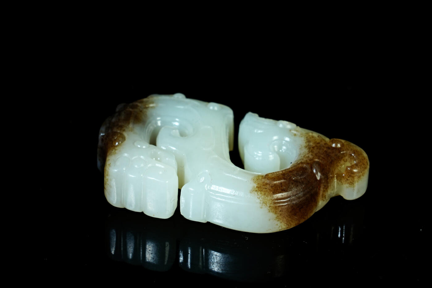 上海都达杂项专场十九（全场包邮） 天然和田白玉精雕《仿古龙》挂件