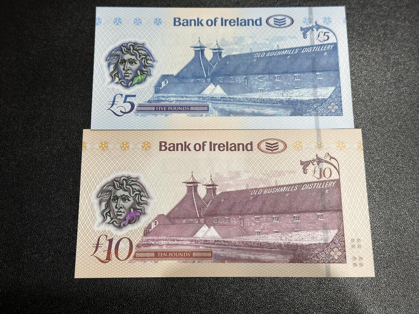 《外钞收藏家》第六百零八期（精选场）（本平台长期征集拍品、欢迎藏友们联系合作） 2017年爱尔兰5和10镑 2张一起 全新UNC 都是靓号